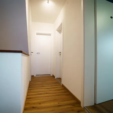 Doppelzimmer 2 - Neu Renoviert *