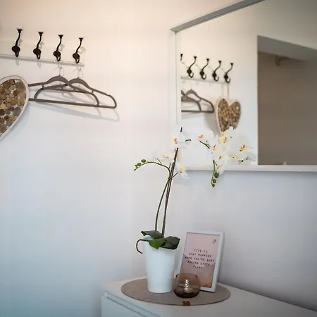 Doppelzimmer 2 - Neu Renoviert 아파트 딘클스버