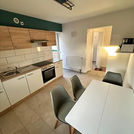 Doppelzimmer 2 - Neu Renoviert