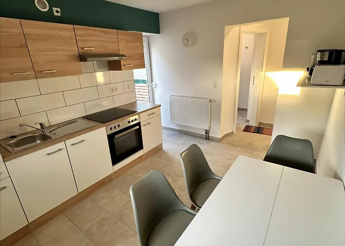 Doppelzimmer 2 - Neu Renoviert